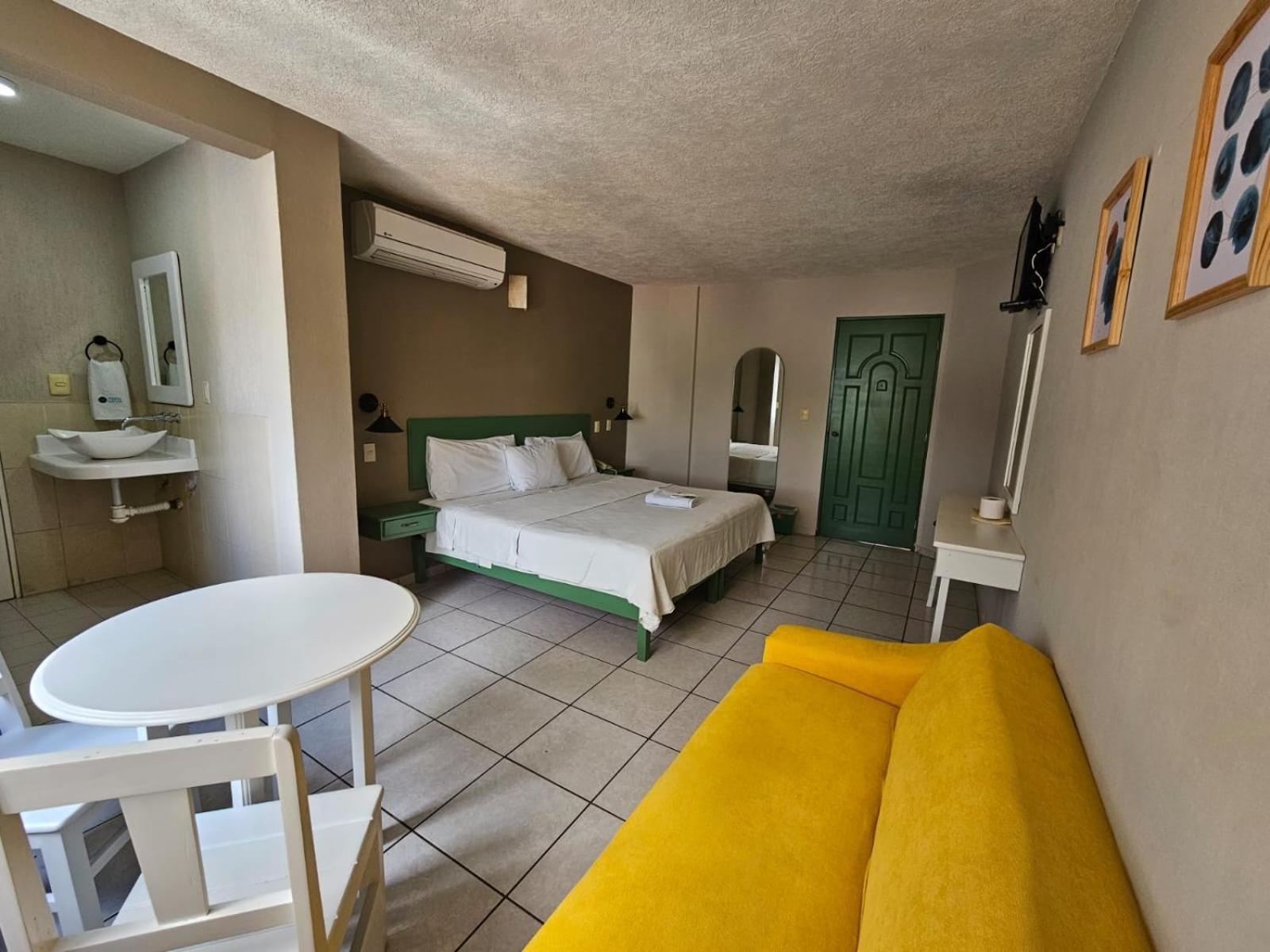 Hotel Punto Poza Rica Екстер'єр фото